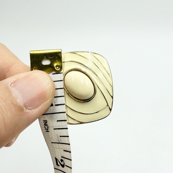 Vintage TAT Signed Statement Earrings Beige Off White Enamel Abstract Cabochon - Picture 6 of 6